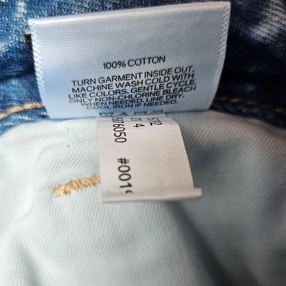 New Express Boyfriend Midi Mid Rise Distressed Drop Hem Denim Shorts Size 4 - Picture 15 of 16